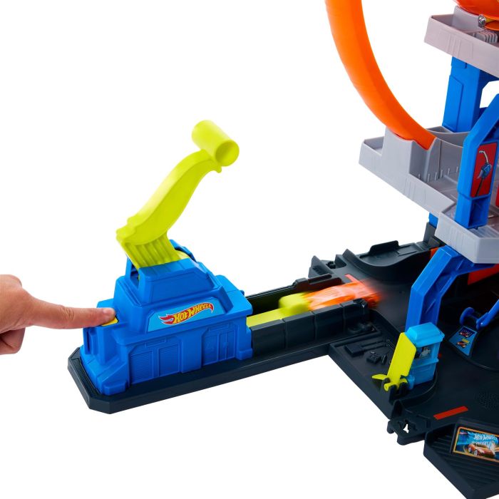 Hot Wheels Mega Loop Garage Playset