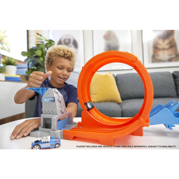 Hot Wheels Champions Loop Stunt Track Set