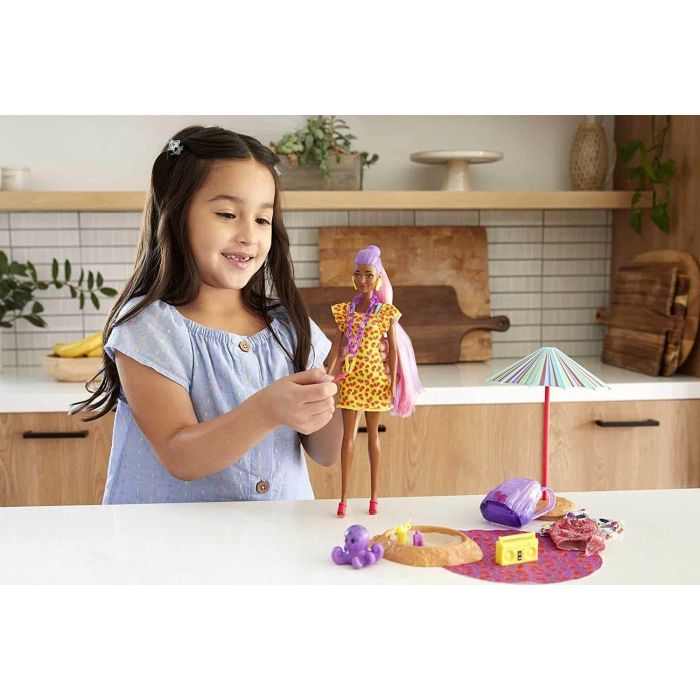 Barbie Colour Reveal Foam Strawberry Scent Surprise Doll